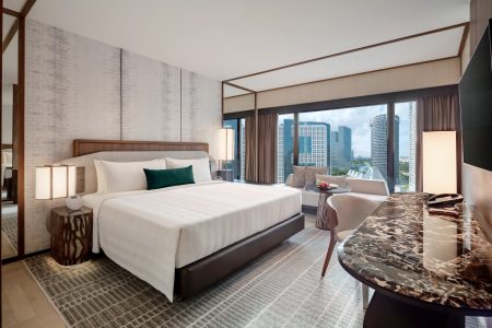 Deluxe Room-King Bed-Pan Pacific Singapore_Email